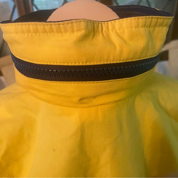 IZZI INNOVATIONS HIDDEN HOOD RAIN JACKET SMALL YELLOW WITH STORM FLAPS EXCELLENT - Picture 4 of 10